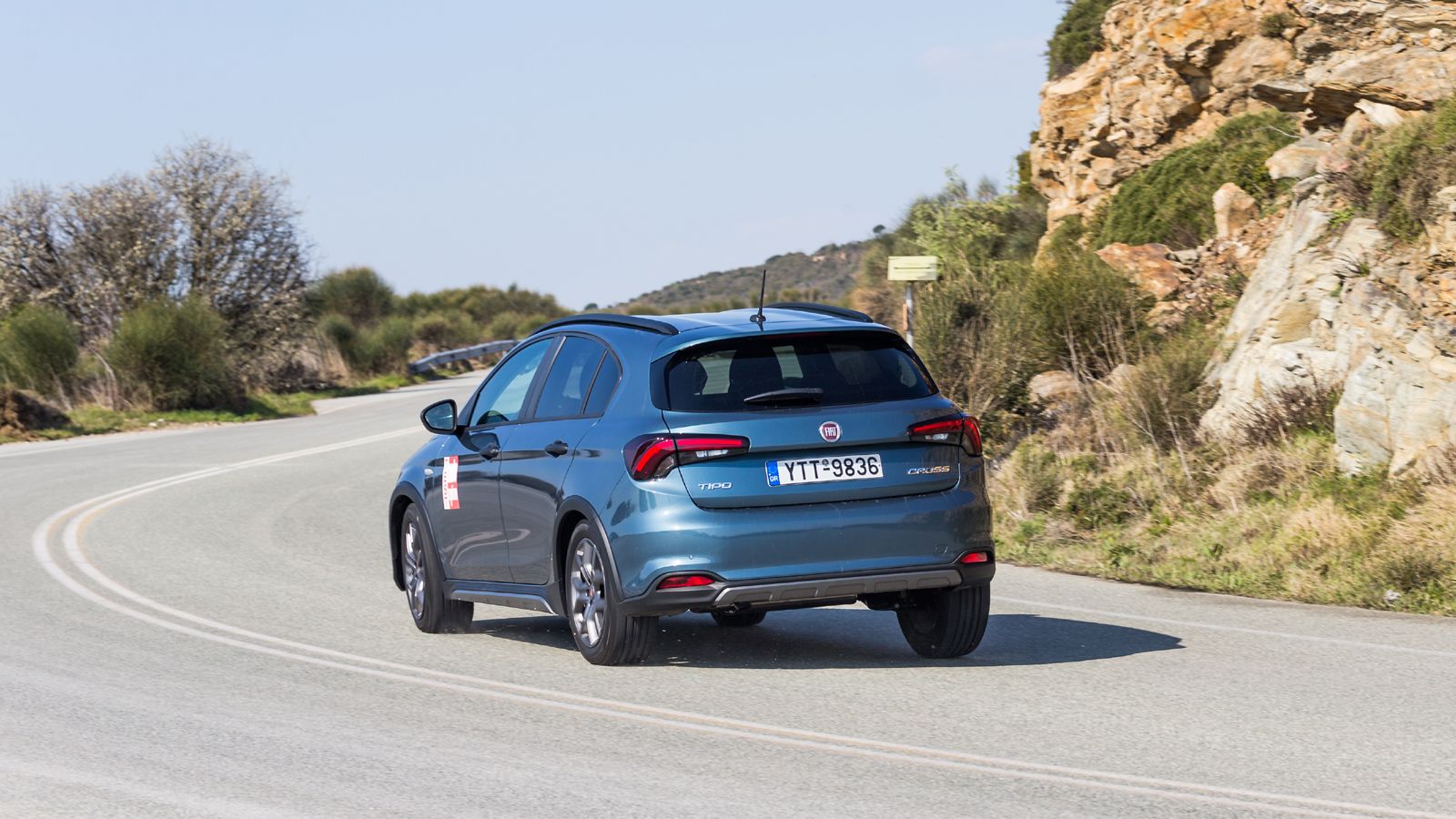 Παρά το μεγάλο μήκος το C-SUV των Ιταλών είναι αρκετά ευέλικτο για τα δεδομένα του (10,9 μ. κύκλος στροφής) προσφέροντας επίσης καλή περιφερειακή ορατ